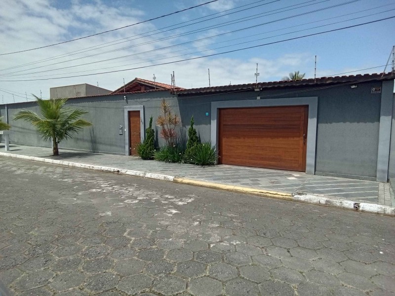 CASA ALTO PADRÃO COM PISCINA PROX PRAIA,TERRENO 500M²